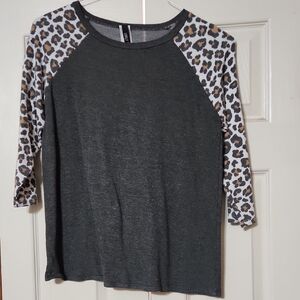 Women's Charcoal Leopard Print 3/4 Sleeve Top